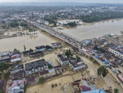 Bantuan Bencana Banjir Aceh Tamiang Dikirim dengan Kapal dan Helikopter