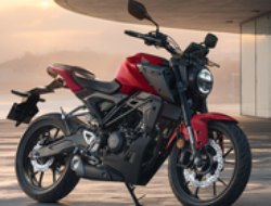 Honda CB125R hadir dengan peningkatan luar biasa! Lebih kuat dan penuh fitur modern