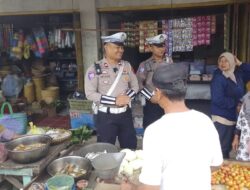 Blusukan ke Pasar Induk Brebes, Polantas Brebes Ajak Tertib Berlalu Lintas Emak-emak