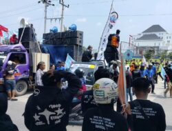 Tuntut Penerapan UMSK 2026, Ribuan Buruh Brebes Demo Kantor Pemkab