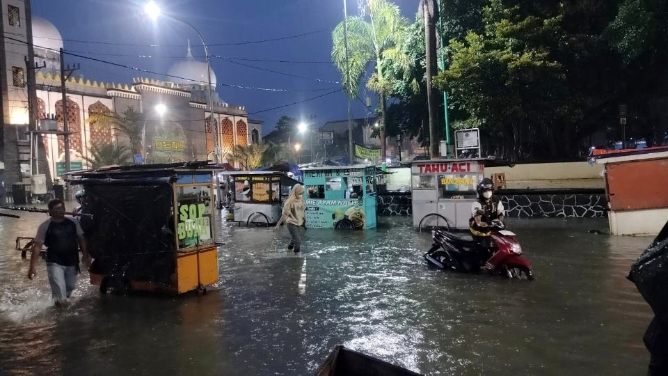 Alun-alun Brebes Banjir