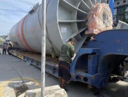 Truk Angkut Tabung Baja Terobos Bumiayu Saat Mudik Nataru, Mogok dan Bikin Macet