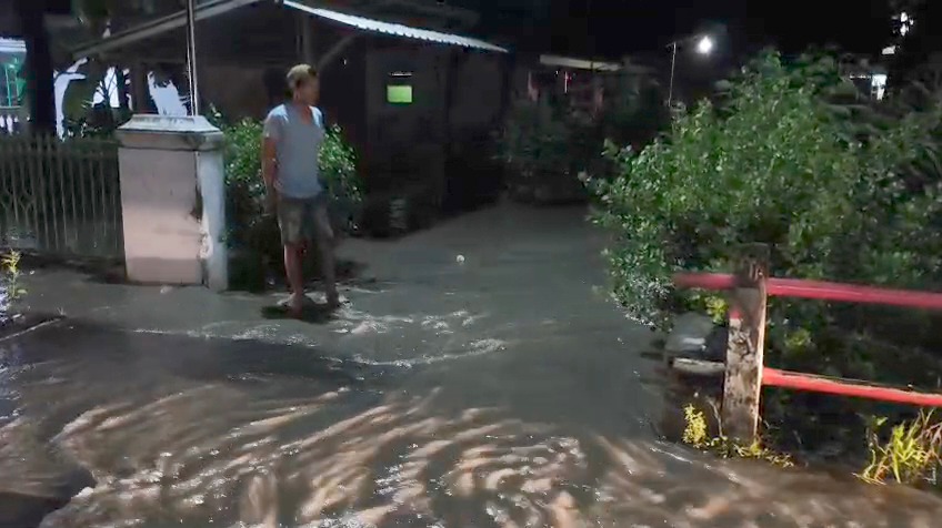 Sungai Kaligangsa Meluap