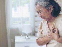 Nyeri Ulu Hati Mendadak? Ini Bahaya Angin Duduk Menurut Dokter