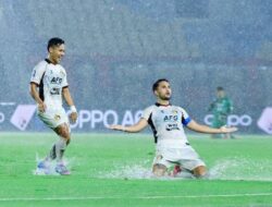 Arthur Irawan: Ezra Walian Masih Diikat Kontrak Persik Kediri