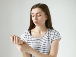 5 Penyebab Herpes Kulit yang Sering Muncul Saat Imun Menurun