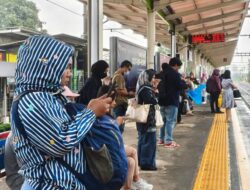 Banjir Tangsel, Penumpang KRL Pondok Ranji Pilih Tak Bergeser ke Transportasi Online