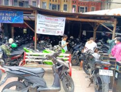 Lebih Menguntungkan daripada Kos-kosan, Surya Raup Rp600 Ribu Per Hari Kelola Parkir di Luar Stasiun