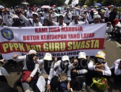 Guru Madrasah Demo Minta Kesetaraan Seleksi ASN