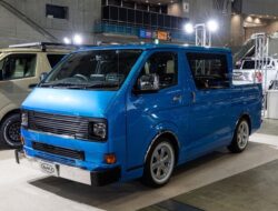 Modifikasi Toyota HiAce Jadi Pikap Double Cabin