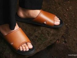 Mencetak Uang dari Sandal Generasi Baru