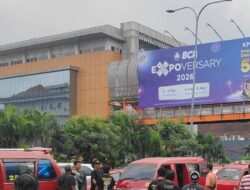 Ratusan Angkot Tutup Jalan Ahmad Yani, Lalu Lintas Macet Parah