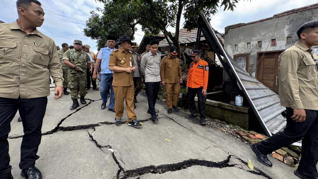 Tanah Bergerak Tegal