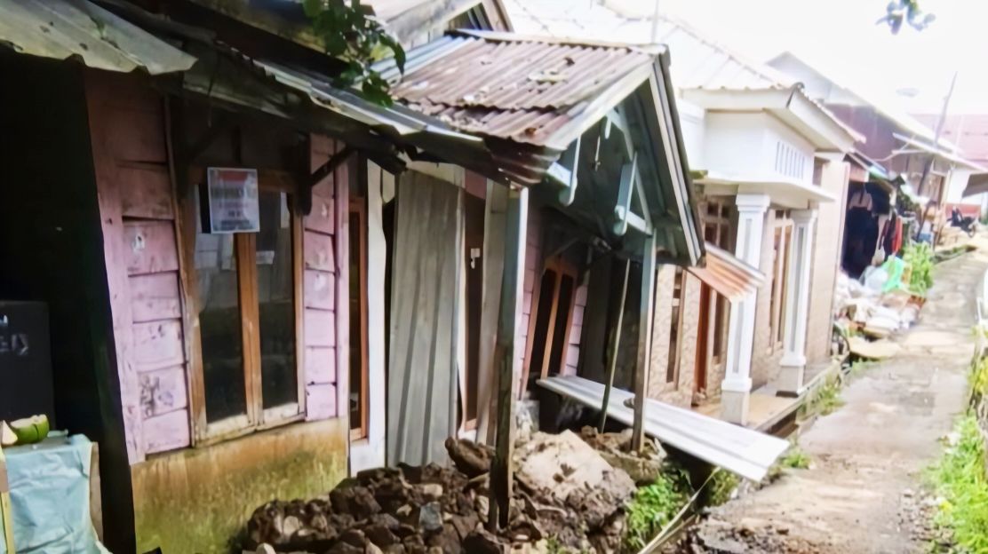 Tanah Bergerak Brebes