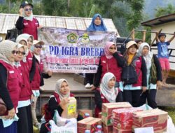 Dari Iuran, Rombongan Guru RA Salurkan Bantuan untuk Korban Bencana di Sirampog dan Bumiayu