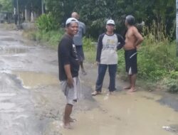 Desa Lunas Pajak Tercepat, Kades Keluhkan Jalan Kabupaten di Blubuk Rusak Parah