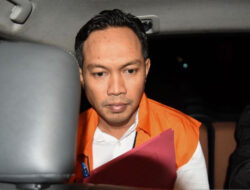 Bupati Cilacap Syamsul Tipu Karyawan dengan THR Polisi dan Jaksa