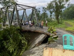 Ruas Jalan Kabupaten Ciseureuh-Jemasih Brebes Longsor, Akses Warga Terputus