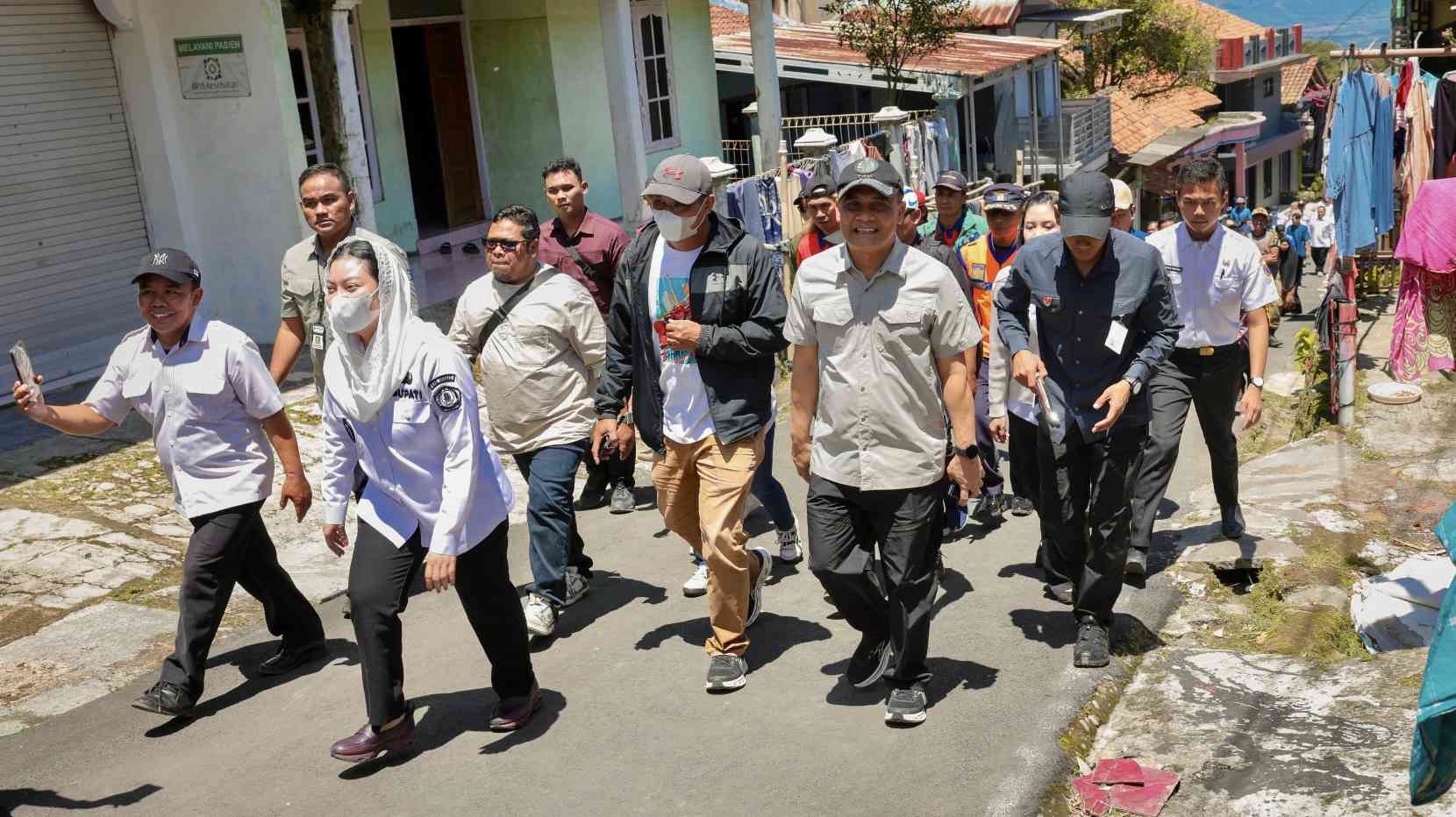 Gubernur Jateng Tinjau Longsor Cilibur Brebes