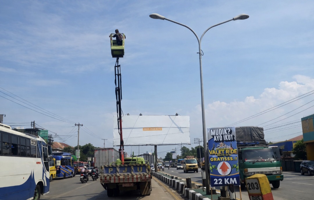 Perbaikan Penerangan Jalan di Jalur Mudik Brebes