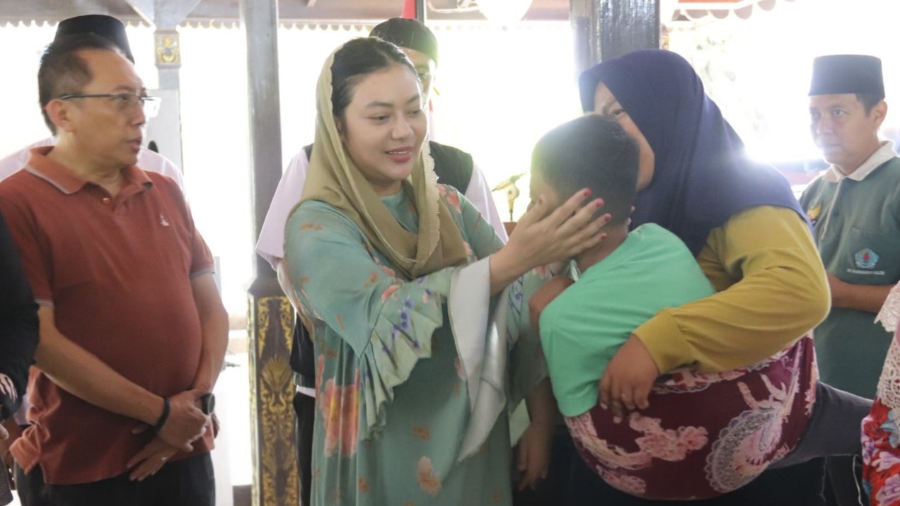 Bupati Serahkan Bantuan untuk Penyandang Disabilitas