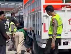 Truk Kopdes Merah Putih Tabrak Mobil dan Becak di Pantura Tegal, Tukang Becak Luka Berat