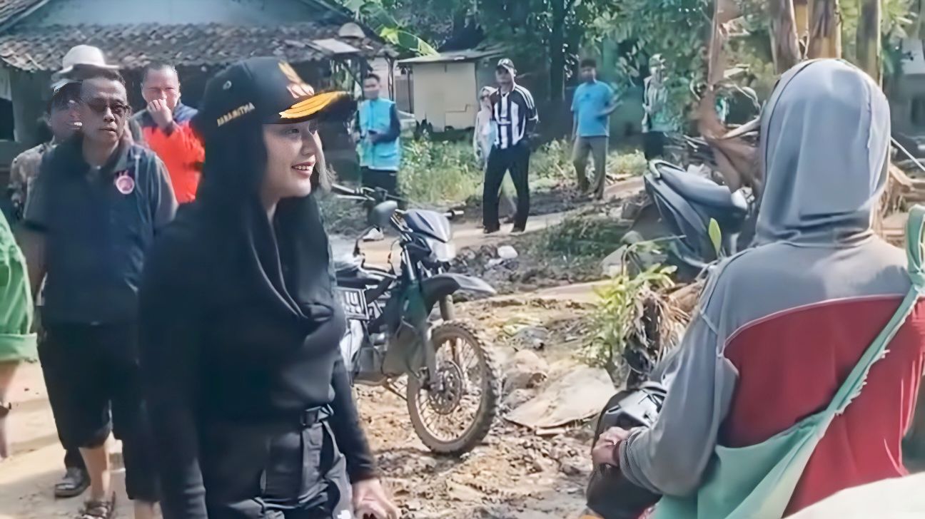 Bupati Paramitha Cek Tanggul Sungai Babakan