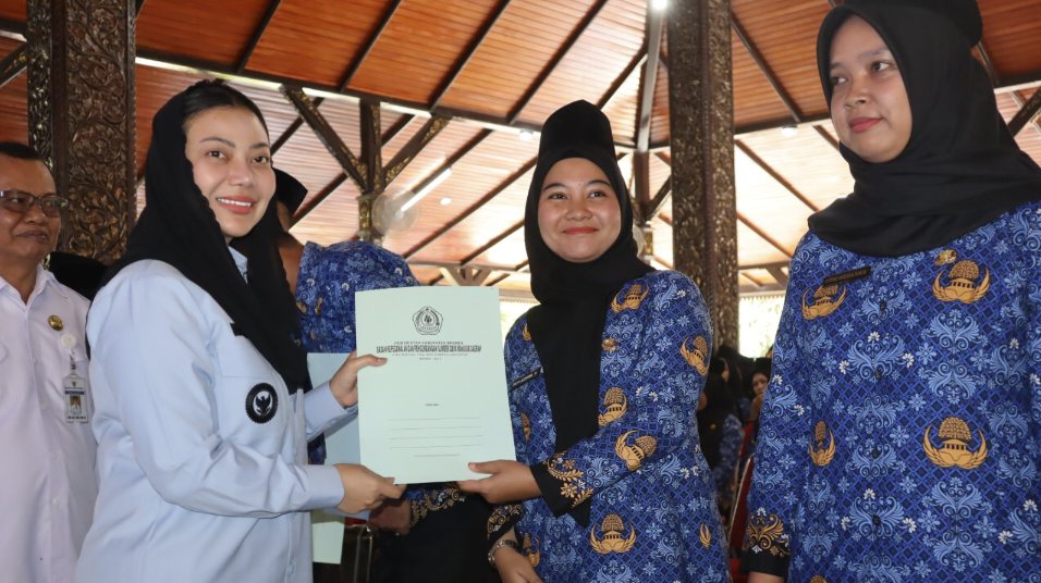 Bupati Paramitha Lantik ASN