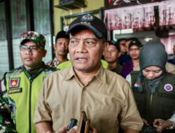 Pengungsi Banjir Demak Bertahan di Posko, Ahmad Luthfi Salurkan Bantuan