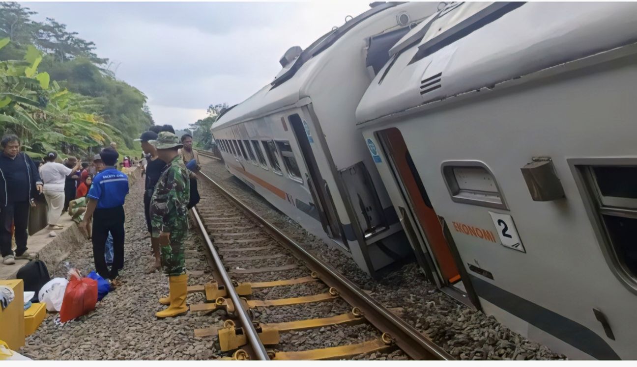 Kereta Bangunkarta Anjlok di Brebes