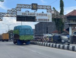 Warga Keluhkan Gapura Perbatasan di Jalur Pantura Losari Brebes Rusak dan Tak Terurus