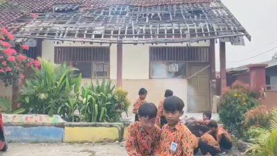 Tiga Ruang Kelas SD Negeri di Brebes Ambruk, Siswa Terpaksa Belajar Bergantian hingga Sore