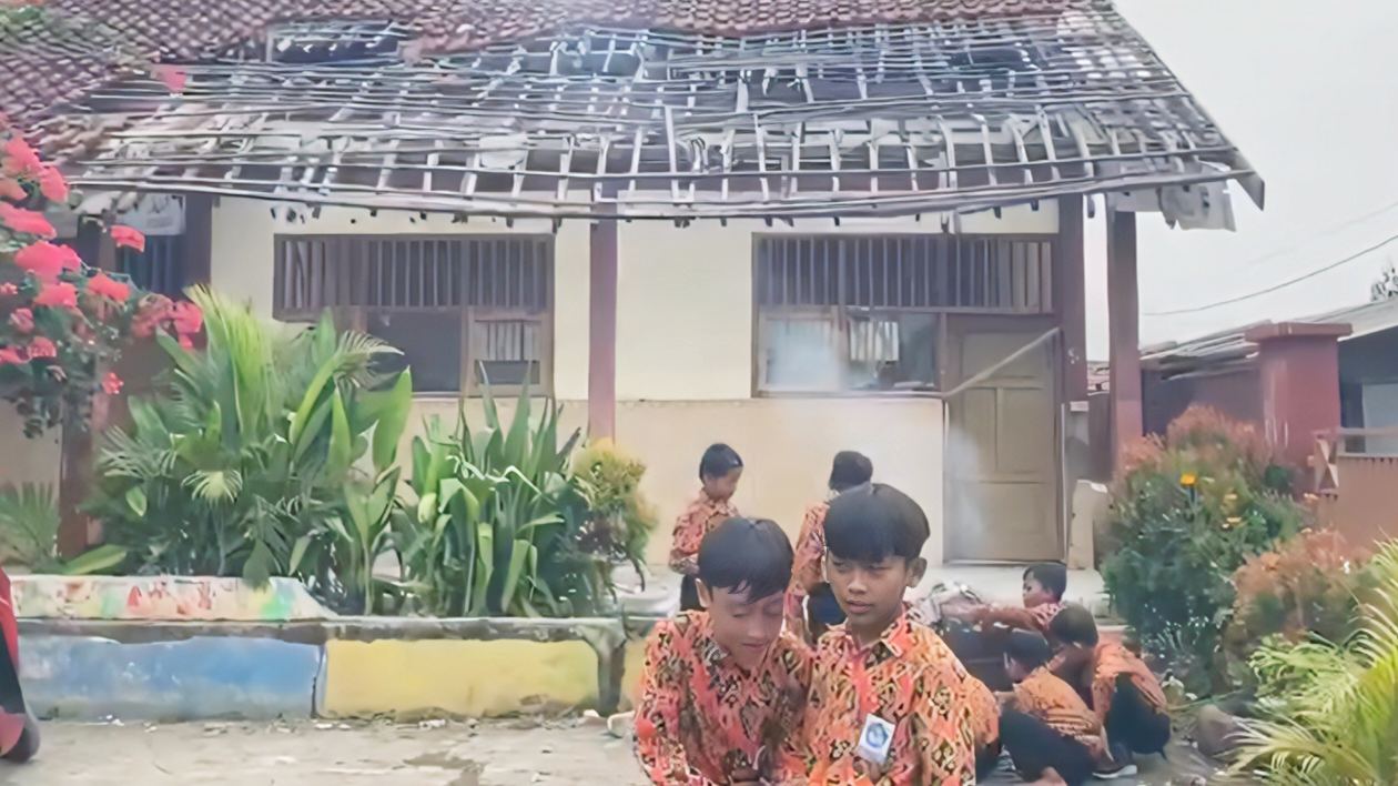 Sekolah Ambruk di Brebes