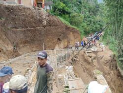 Sebulan Ditinjau Bupati dan Gubernur Jateng, Warga Cilibur Brebes Iuran Cor Jalan Pascalongsor