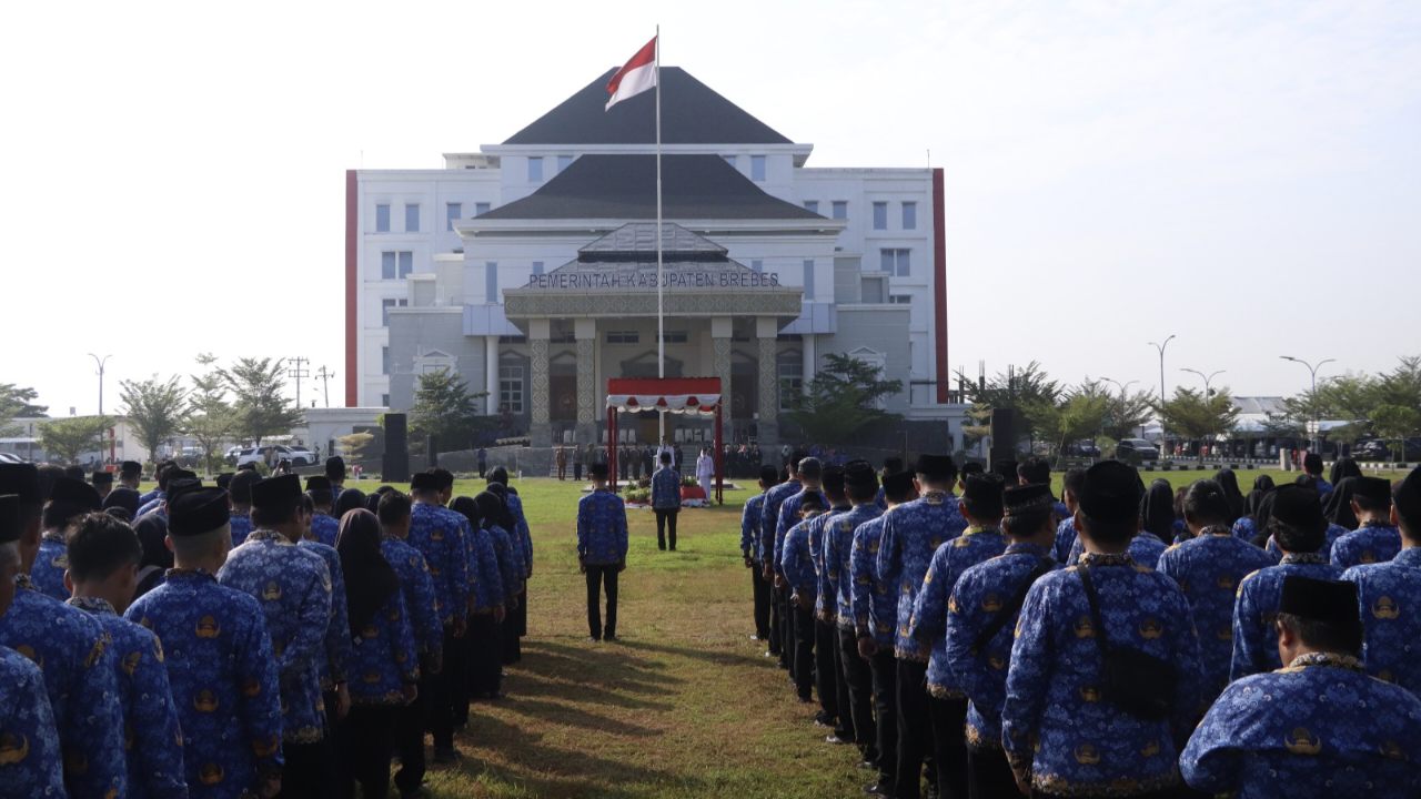 ASN di lingkungan Pemkab Brebes mengikuti upacara peringatan Hari Otonomi Daerah. (Foto: Istimewa)