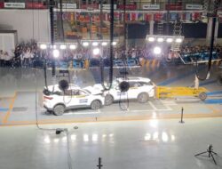 Kedua SUV Dihancurkan, Tapi Tak Juga Rusak