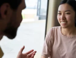 Orang Pemalu yang Suka Menjaga Privasi Tampak dalam 9 Perilaku Halus Ini, Kata Psikologi