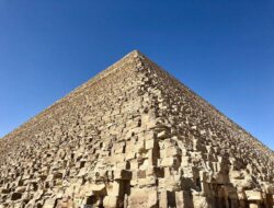 7 Fakta Menarik Piramida Agung Giza, Misteri Keajaiban Dunia