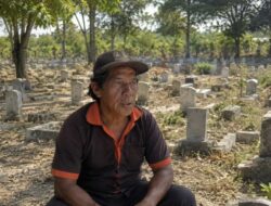 Pengakuan Julak Utuh, Sang Penjaga Makam Massal Korban Jumat Kelabu 23 Mei 1997 yang Jarang Dikunjungi Peziarah