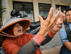 Kusriyati, Tukang Parkir Lansia Gagalkan Pencurian Rp 3,6 M dapat Imbalan Rp 100 Ribu untuk 4 Orang