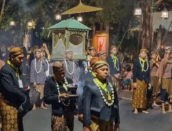 Momen Bupati Paramitha Pertama Kali Hadiri Kirab Pusaka Malam Satu Suro di Pura Mangkunegaran