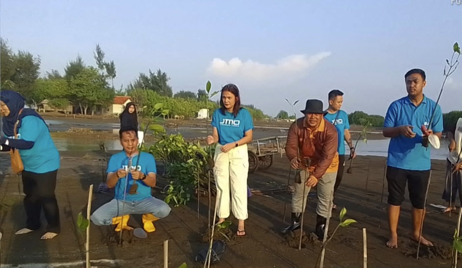 BPJS Ketenagakerjaan Tanam Mangrove