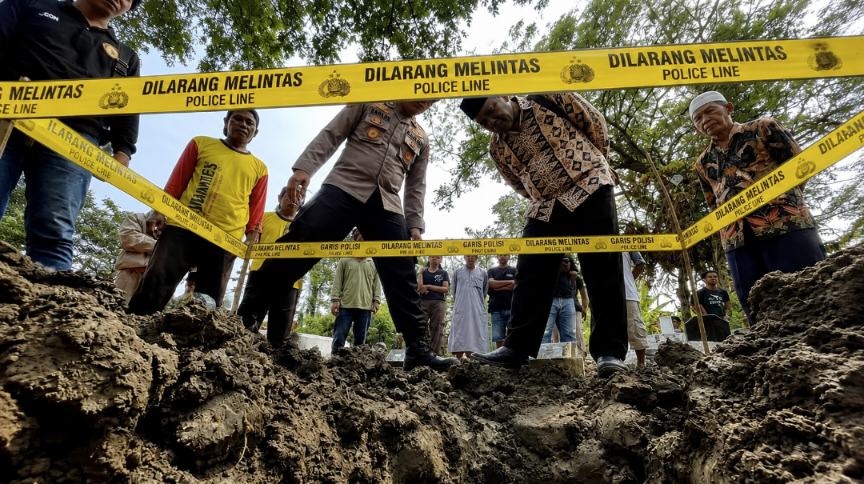 Penggalian Makam di Grinting Brebes