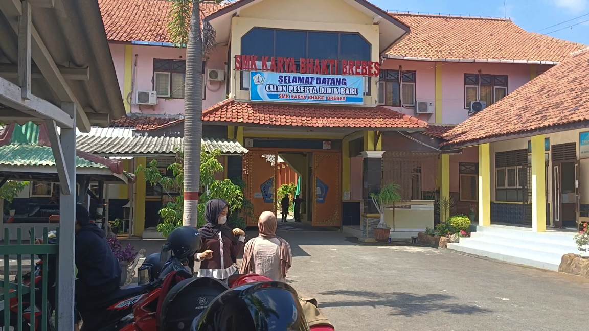 Ijazah Ditahan SMK Karya Bhakti Brebes