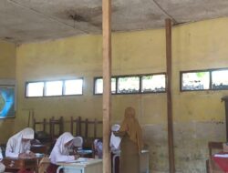 Siswa SDN Dukuhbadag 01 Brebes Khawatir Belajar di Kelas yang Nyaris Ambruk