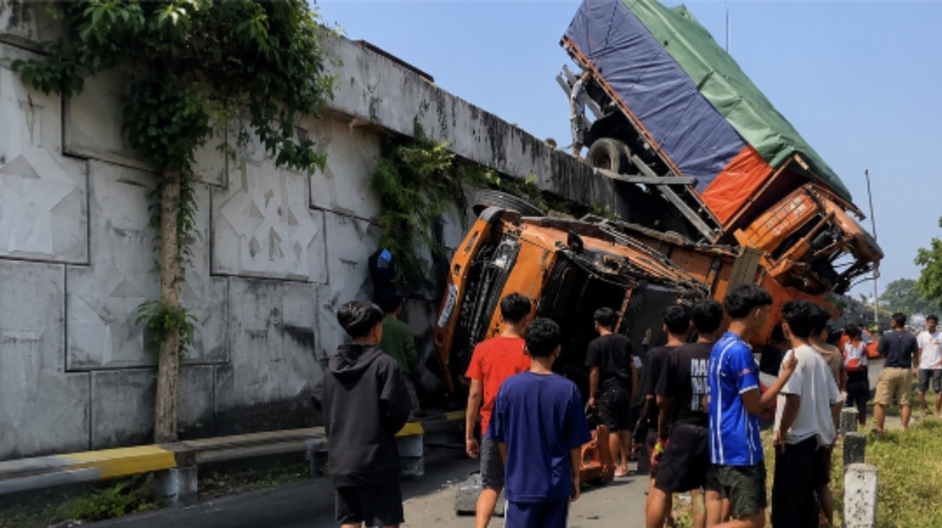 Kecelakaan Beruntun di Fly Over Kretek