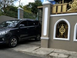 KPK Angkut 3 Motor Mewah dari Rumah Orang Dekat Bupati Pemalang