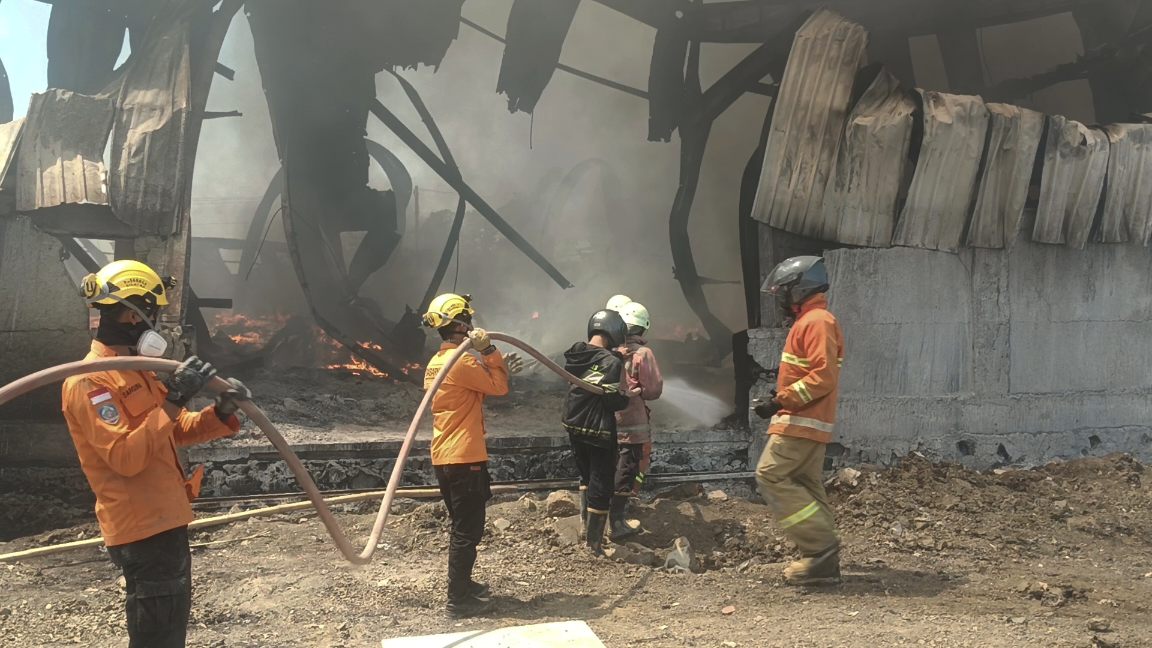 Kebakaran Gudang Limbah Brebes