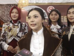 Tampil Jadi Model, Bupati Paramitha Kenalkan Batik Salem Brebes di Jogja Fashion Week 2026