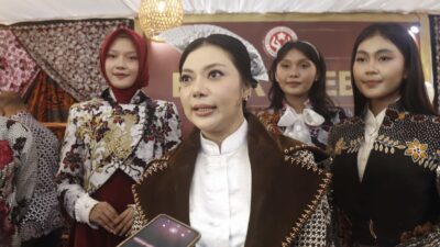 Tampil Jadi Model, Bupati Paramitha Kenalkan Batik Salem Brebes di Jogja Fashion Week 2026